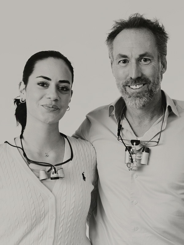 Frau Dilara Öksüz - Dentalhygienikerin und Dr. Carsten Fricke